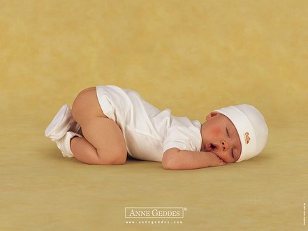 [wallcoo.com]_baby_clothes_baby_pictures_1127.jpg