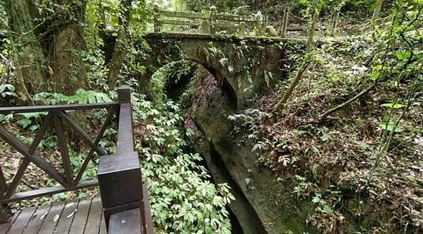 南庄地區，原是賽夏族的居住地，粵人黃祈英，在斗煥坪進入南庄開