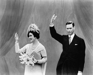 H_R_H__King_George_VI_and_Queen_Elizabeth_visit_the_Canadian_Pavilion_at_the_World%27s_Fair.jpg