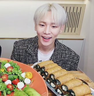 211004 SHINee Key Mukbang.jpg