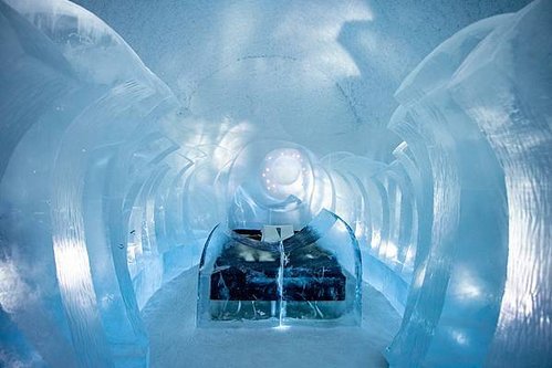 Crescents-Design_Elin_Julin-Ida_Mangsbo-Photo_Asaf_Kliger-Icehotel-(1of1).jpeg