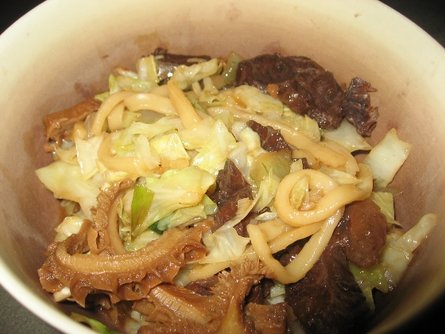 炒牛肉麵+高麗菜.JPG
