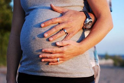 pregnancy-792742_1920.jpg