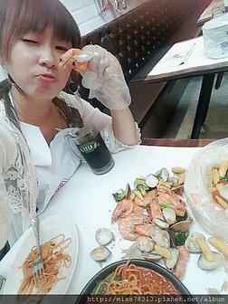 台北市大安區食尚玩家推薦○布魯克海鮮餐廳Brookhurst Seafood Bar｜海鮮控必吃不停嘴的美式麻辣海鮮美食 醬汁實在是太誘人了!