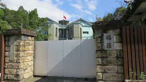 梅莊營區被列為台北市定古蹟，位在士林的中山北路區段，實際上是
