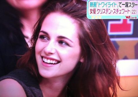 【東京BD2電影宣傳】Kristen Stewart 接受日本 Sukkir電視採訪-20121022 (3)