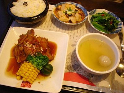 Rita點的桔蜜雞腿套餐200元