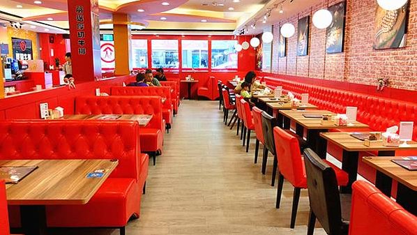 中壢牛排推薦｜【人从众厚切牛排館-中壢店】最新開幕，環境超優