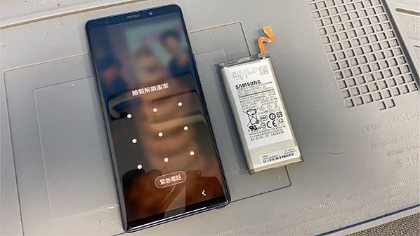 SAMSUNG Galaxy Note 9 電池膨脹【947