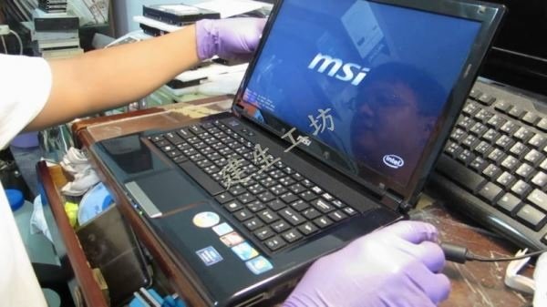 MSI CX420 i5-460M 筆記型電腦 供電IC 更換成 鉭質電容 初學者篇 影片過程 Part 1。.mp4_000488187