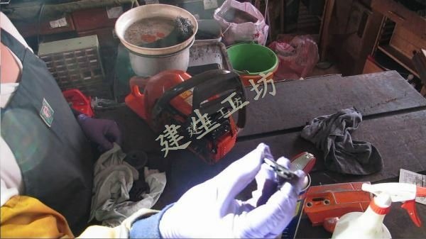 HUSQVARNA 346XP 鏈鋸機 零件品質 檢視 影片過程。[(007303)2017-11-16-22-23-33]