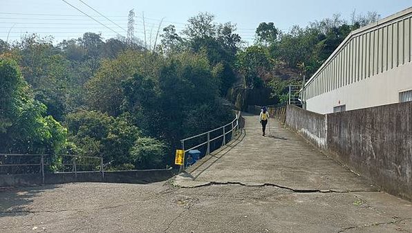 【南觀音步道】觀音山步道穿越熱絡市集、漫步甲蟲步道、登頂參拜