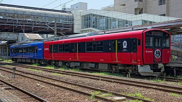 1920px-EV-E801_G1_train_set_at_Akita_20190803a