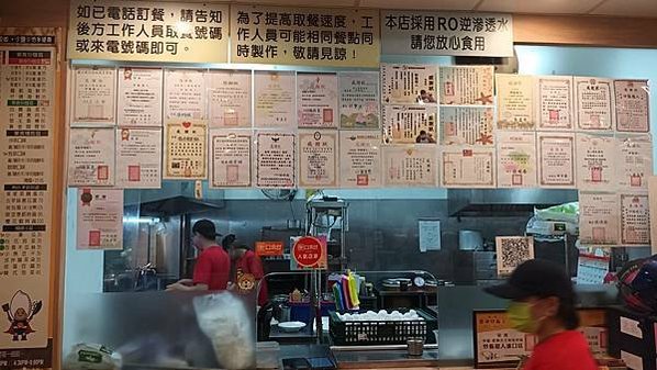 2023台中美食推薦》炒飯超人漢口店：默默行善的公益店家，平價精緻的人氣炒飯 (1)