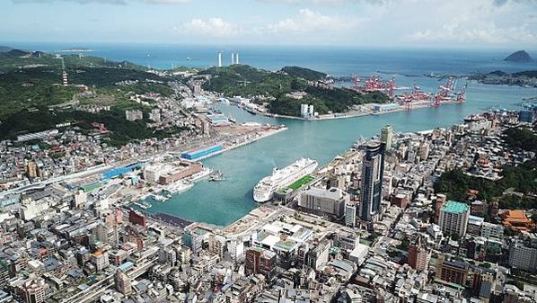 基隆太平青鳥書局-全台最美海景書店-基隆太平國小廢棄校園大變