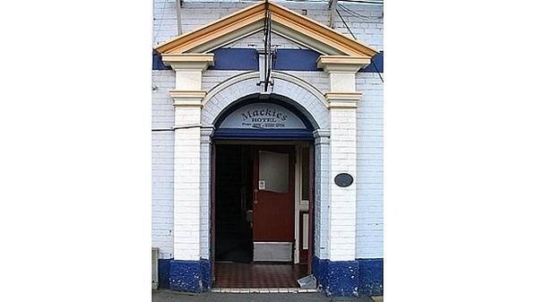 白沙岬燈塔（1898年建）國定古蹟-1901年啟用-塔身為雙