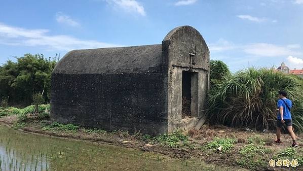 竹縣碉堡文資軍事碉堡-竹北市鳳崎落日景觀步道有二座砲車碉堡及