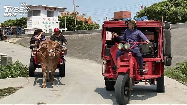 鐵牛車-民國60年代，穿梭在鄉間產業道路上的拼裝鐵牛車，當時