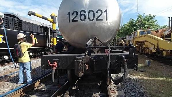 水鶴/火車加水站/給火車機車頭加煤加水-機務段都建有上煤台加