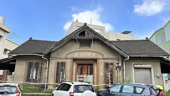 台南市佳里郵便局的前身，蕭壠郵便受取所於明治三十年（1897