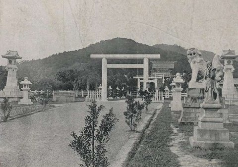 觀音亭門口雌雄石獅一對是在光緒1887年間興建媽宮總鎮署（今