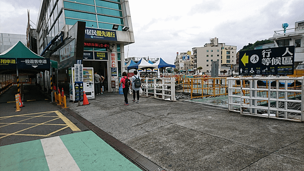 高雄包車一日遊八小時，佛光山駁二藝術文青洗禮，LOVE看高雄