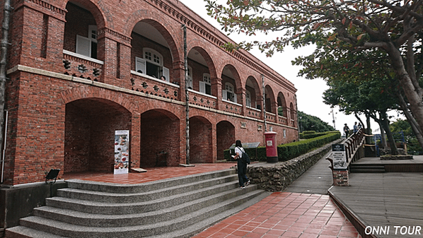 高雄包車一日遊八小時，佛光山駁二藝術文青洗禮，LOVE看高雄