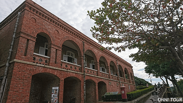 高雄包車一日遊八小時，佛光山駁二藝術文青洗禮，LOVE看高雄