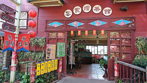 高雄包車一日遊八小時，佛光山駁二藝術文青洗禮，LOVE看高雄