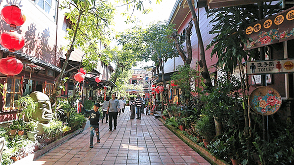 高雄包車一日遊八小時，佛光山駁二藝術文青洗禮，LOVE看高雄