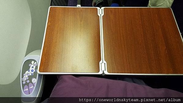 SEAT CONTROL N TRAY TABLE