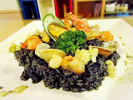 總匯海鮮墨魚汁燉飯