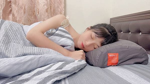 枕頭品牌丨韓國Curble Pillow 丨陪睡神器丨睡眠枕