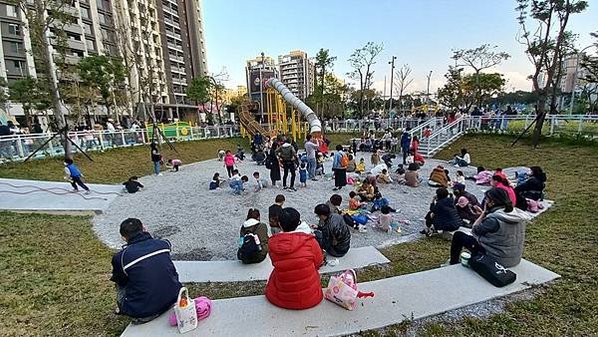 林口吉祥公園，好玩遊具玩到天黑再回家!