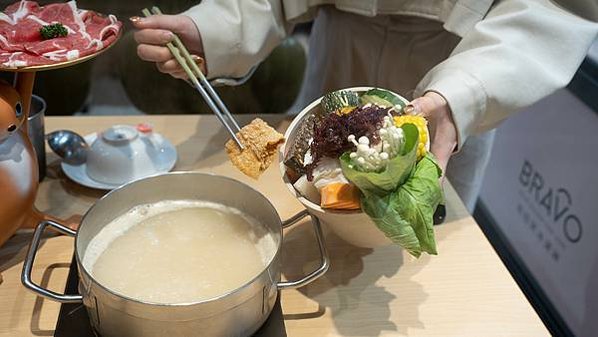 「板橋寵物友善火鍋推薦」焣苑鍋物-可以跟寵物一起輕鬆吃飯的火