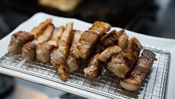 【台北松山韓式烤肉推薦、台北烤腸推薦】走進韓國巷弄老店！內行