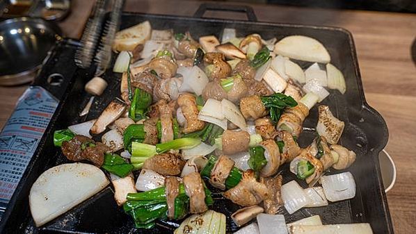 【台北松山韓式烤肉推薦、台北烤腸推薦】走進韓國巷弄老店！內行