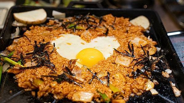 【台北松山韓式烤肉推薦、台北烤腸推薦】走進韓國巷弄老店！內行