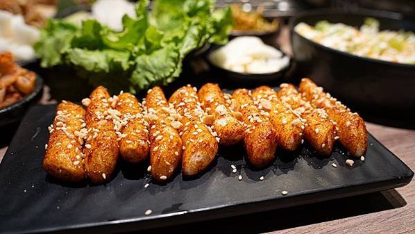 【台北松山韓式烤肉推薦、台北烤腸推薦】走進韓國巷弄老店！內行