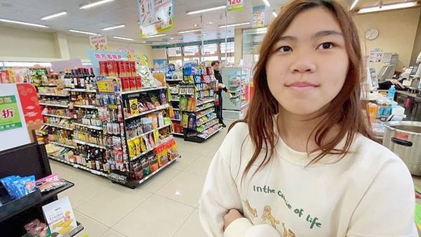 【亞米媽媽親子日記】夏天就是要衝7-11！和女兒們一起挑戰思