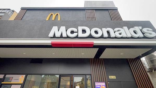 【亞米媽媽 x 麥當勞早餐】早餐神物回歸！期間限定「鬆餅堡」