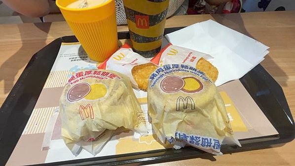 【亞米媽媽 x 麥當勞早餐】早餐神物回歸！期間限定「鬆餅堡」