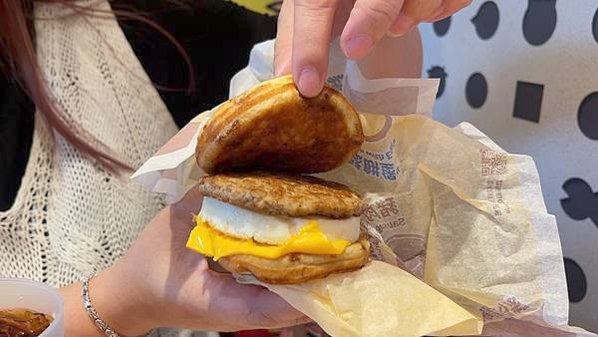 【亞米媽媽 x 麥當勞早餐】早餐神物回歸！期間限定「鬆餅堡」