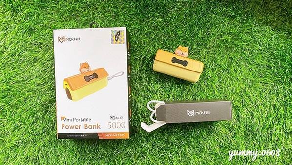 好物開箱 │MCK科技 解放雙手的柴柴 chaichai迷你行動電源 再也不用捧著又大又重的行動電源！ (4)