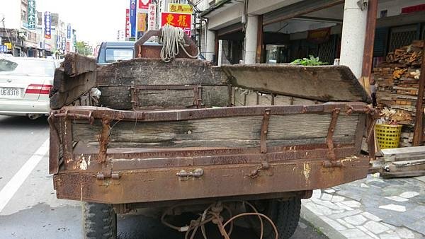 鐵牛車-民國60年代，穿梭在鄉間產業道路上的拼裝鐵牛車，當時