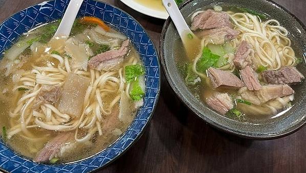 【台北美食、牛肉麵推薦】金春發牛肉百年老店天水路總店｜清燉牛