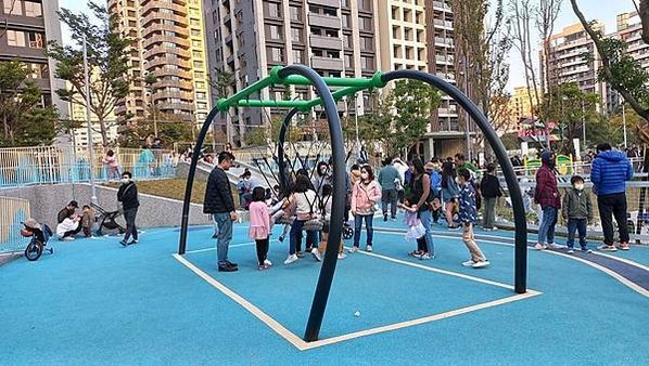林口吉祥公園，好玩遊具玩到天黑再回家!