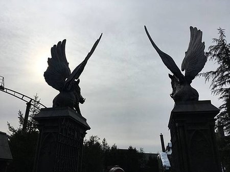 大阪遊樂園的石像 Osaka amusement park stone statue