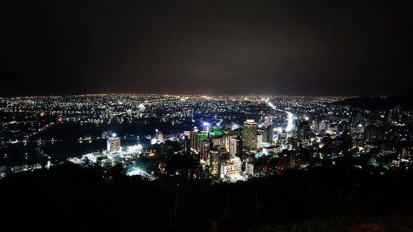 空ㄟ農場_礁溪夜景餐廳_宜蘭景觀餐廳_礁溪景觀咖啡廳_宜蘭浪漫餐廳_空ㄟ農場菜單_空ㄟ農場停車_礁溪百萬夜景_空ㄟ農場營業時間_空ㄟ農場接駁車_宜蘭窯烤披薩_礁溪美食推薦_宜蘭約會餐廳_礁溪IG打卡景點_空ㄟ農場預約_宜蘭親子餐廳_礁溪秘境餐廳_宜蘭特色餐廳_空ㄟ農場評價_伊比魚的旅行意義 (2).jpg