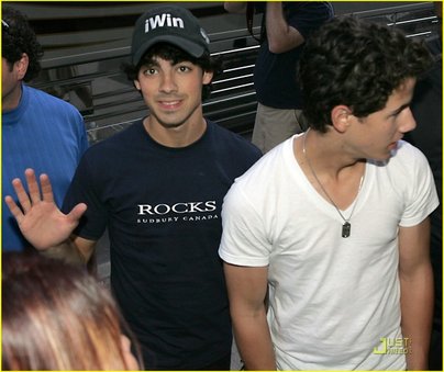 jonas-brothers-camp-rock-2-commences-07.jpg